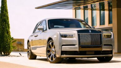 Rolls-Royce бросает вызов электромобилям: почему V12 теперь вне закона перемен RUSSPAIN.COM