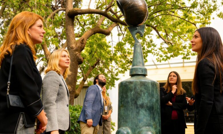 Фонд Miró впервые открыл для посетителей уникальный сад с работами художника