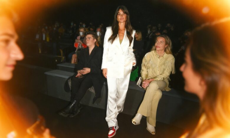 Сколько времени уходит на сборы с двумя младенцами: опыт Estela Grande после родов