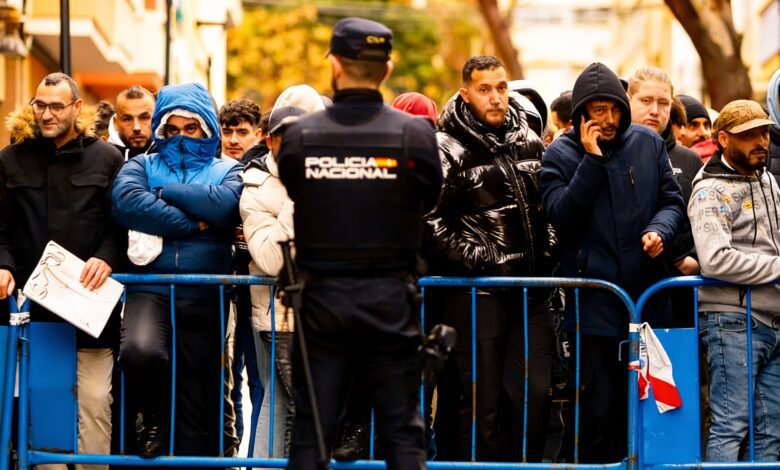 Сенат Испании обвинил правительство в нарушении Конституции из-за миграционных поправок