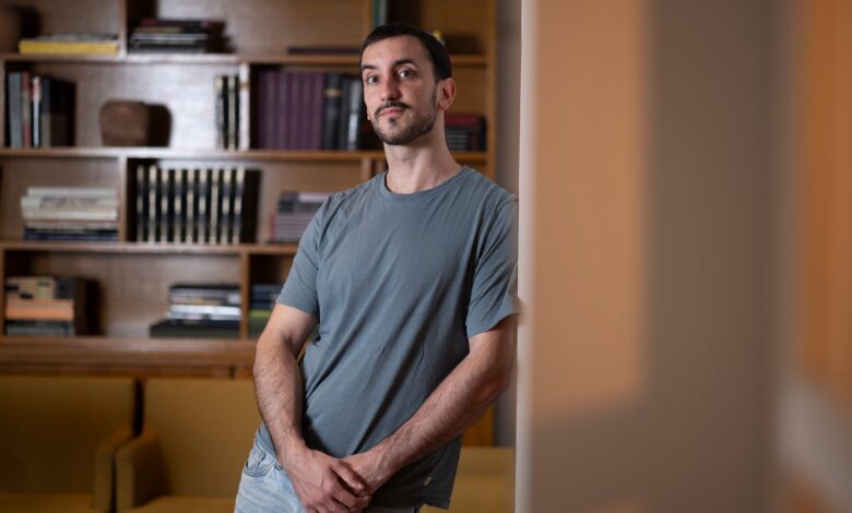 В Барселоне обсуждают успех романа El joc del silenci и его автора