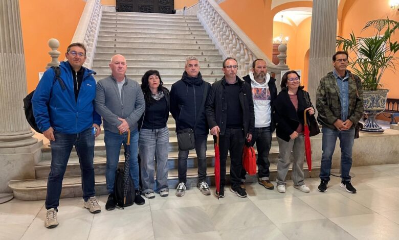 Власти Севильи одобрили срочную передачу уборки школ частным компаниям