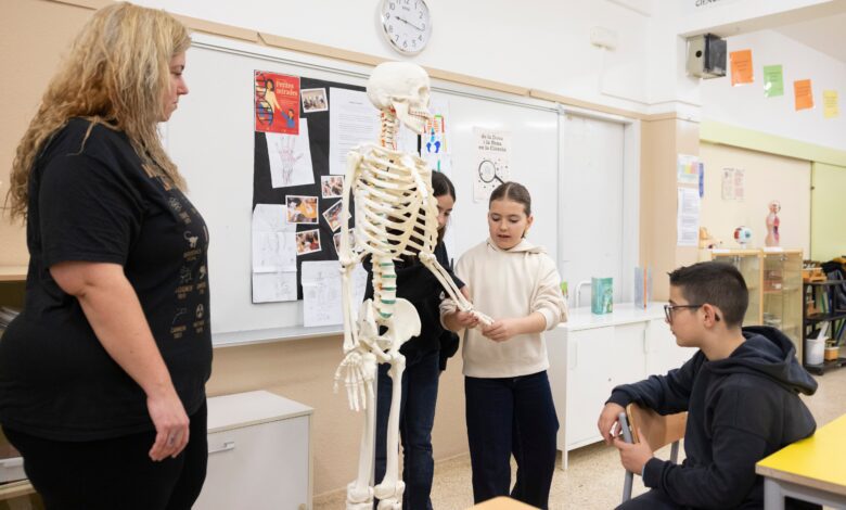 В Барселоне школьницы меняют мечты: от уборщицы до исследователя