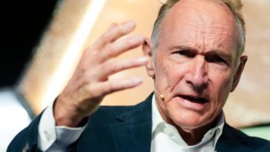 Создатель интернета выступил против алгоритмов соцсетей и назвал опасные тренды RUSSPAIN.COM