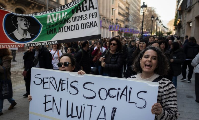 Barcelona: Social workers go on strike over new working conditions