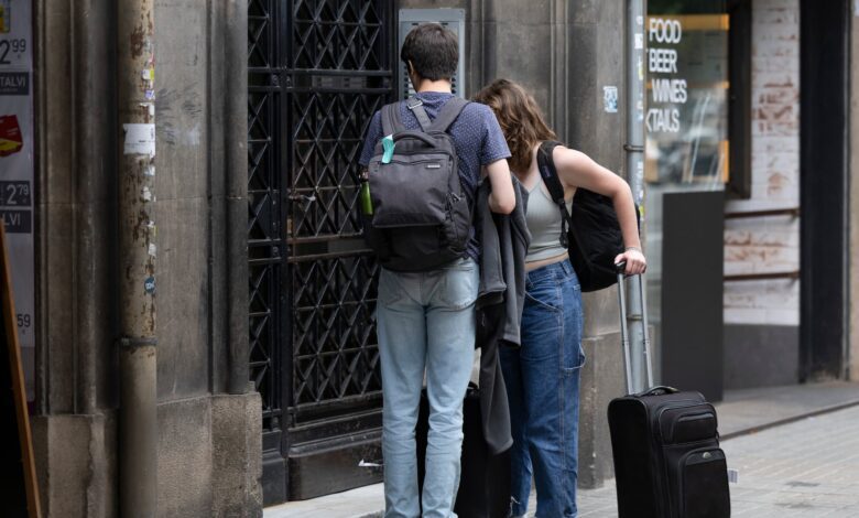 Five cities around Barcelona to ban tourist apartments from 2028