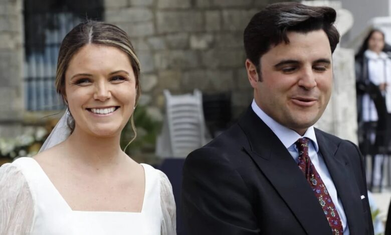 Irina Matamoros Wedding Brides Veil Falls at Church Entrance How Guests Reacted