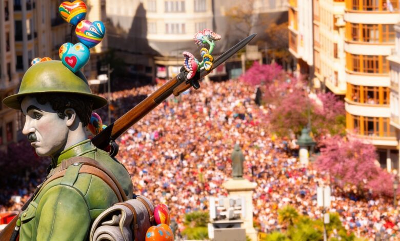 В центре Валенсии разгорается спор из-за массовых гуляний на фоне Fallas