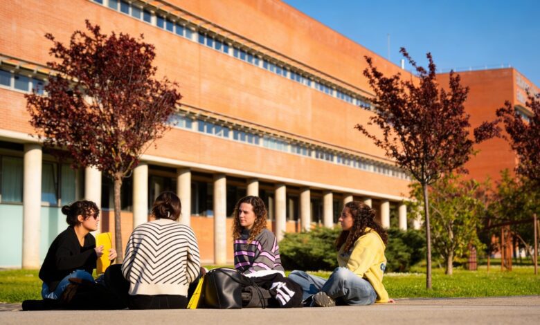 Будущие учителя Каталонии не отказываются от профессии несмотря на протесты