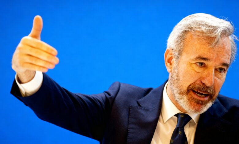 Высказывание Азкона о внешности вызвало политический скандал в Испании