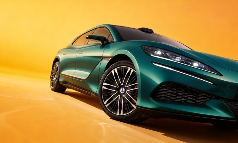 Зарядка за 4 минуты: Denza Z9GT ломает все правила — бензиновые авто в шоке