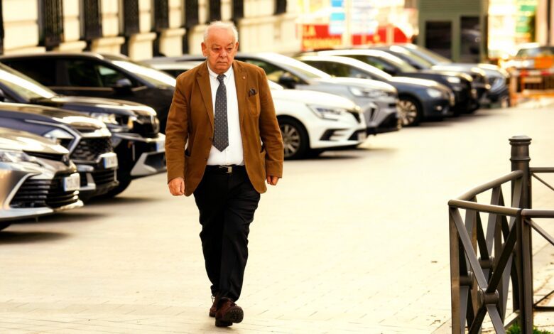 New emails increase pressure on police and Interior Ministry leadership in Kitchen case