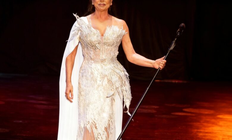 Isabel Pantoja восстанавливает связи с бывшими коллегами перед американским турне