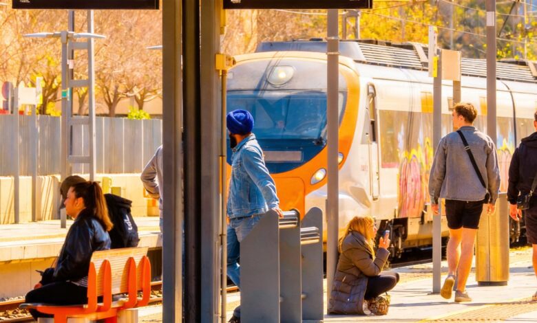 Сбой информации на Rodalies: почему экраны и объявления вводят пассажиров в заблуждение