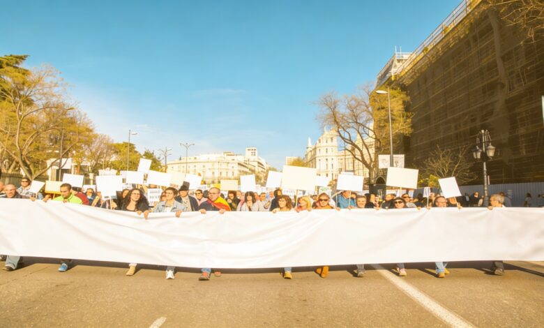 Европейцы жестко реагируют на коррупцию, но прощают политикам своей партии