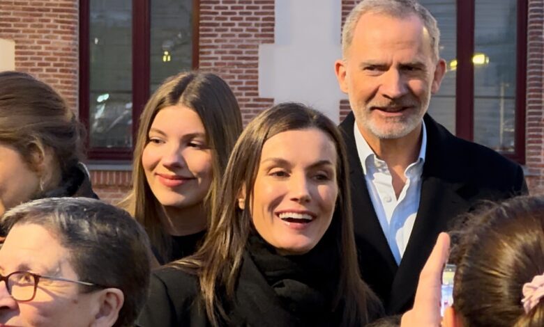 Королевская семья приняла участие в пасхальной процессии Карбанчеля без прессы