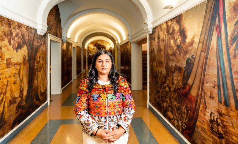 Афганская журналистка в Испании: почему она не может доказать материнство