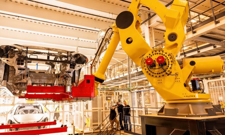 Tesla stuck with thousands of cars as record sales slump deepens