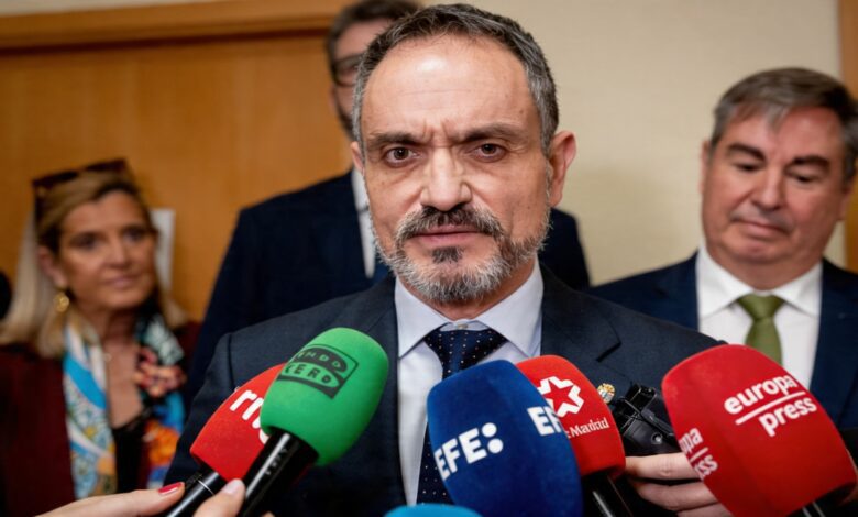 В Мостолесе разгорается скандал: экс-чиновница обвиняет мэра и партию в преследовании