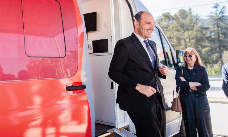 Пять мобильных офисов Generalitat начнут обслуживать 200 муниципалитетов Каталонии