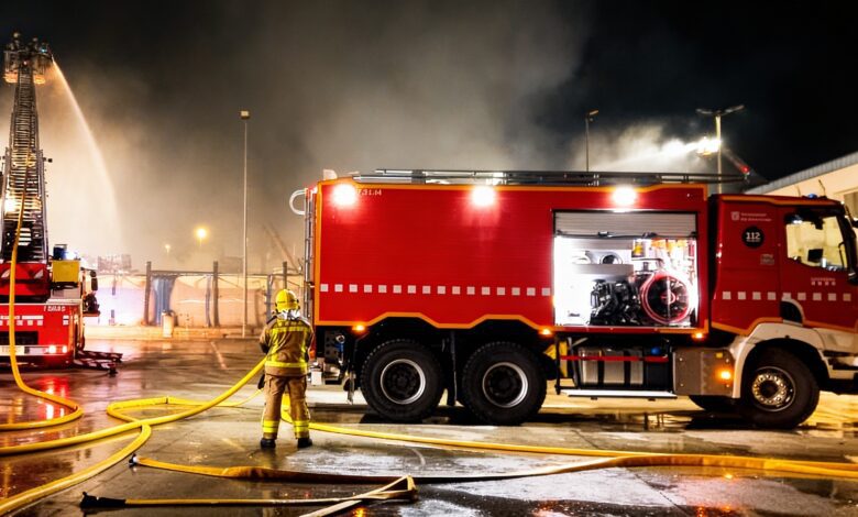 Fire in L’Hospitalet Man in Critical Condition After Nighttime Rescue