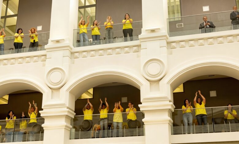 Madrid Nursery Workers Removed from Council Chamber After Protests