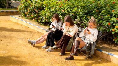 Почему испанцы выбирают поддержку друзей вместо советов ChatGPT RUSSPAIN.COM