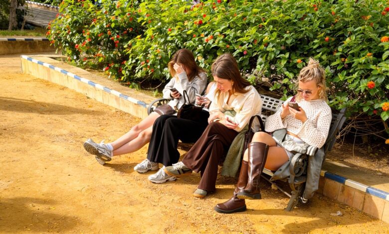 Почему испанцы выбирают поддержку друзей вместо советов ChatGPT