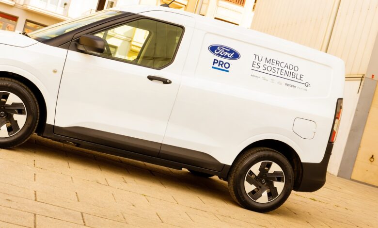Ford E-Transit Custom и E-Transit Courier выходят на рынки Мадрида: новая ставка на электрофургоны