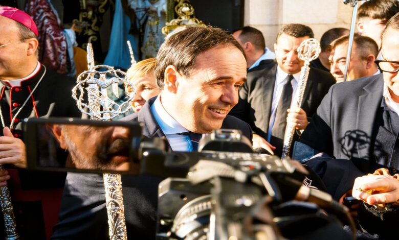 В Валенсии требуют расследования из-за контракта для партнёрши главы региона