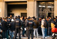 Испания не уведомила Еврокомиссию о массовой легализации мигрантов: что грозит стране