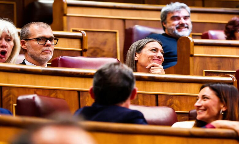 Junts, PP и Vox выступили против миграционного декрета из-за игнорирования каталонского языка