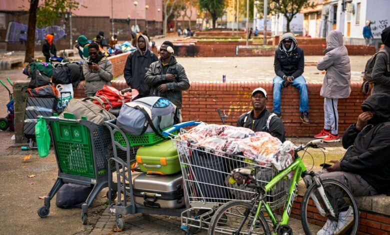 Spain launches mass migrant legalization amid demographic decline