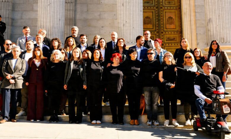Víctimas de catástrofes exigen acción mientras crece la presión sobre los políticos en el Congreso