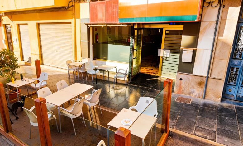 Взрыв в кафе в Альмерии: погибший, раненые и разрушения в центре города