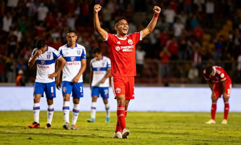 Гол Yony González приносит победу Independiente Medellín в напряжённом матче