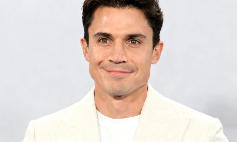 Álex González and Karla Virgós publicly confirm their relationship for the first time — gesture details