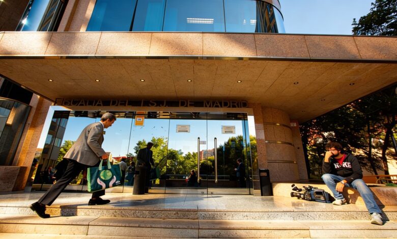 Father and son to stand trial for shooting from a window in Madrid