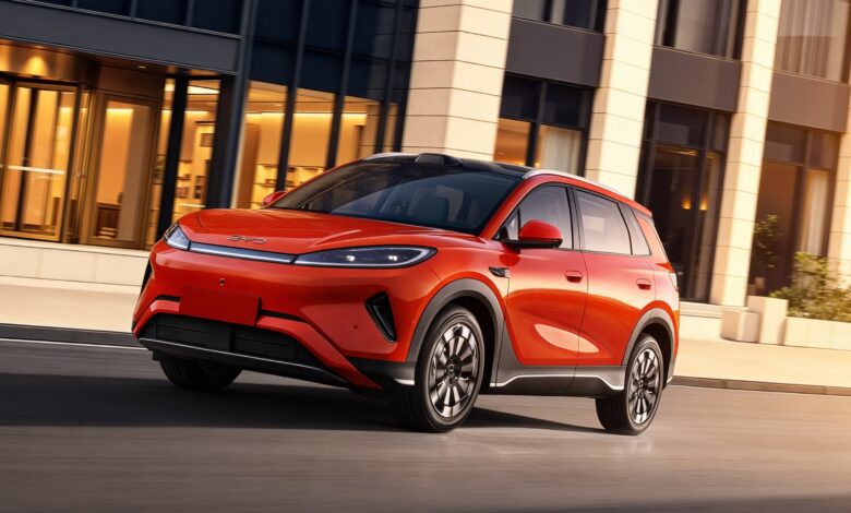 BYD Sealion 05 бросает вызов: гибрид с запасом хода 2 100 км и электроверсия с быстрой зарядкой