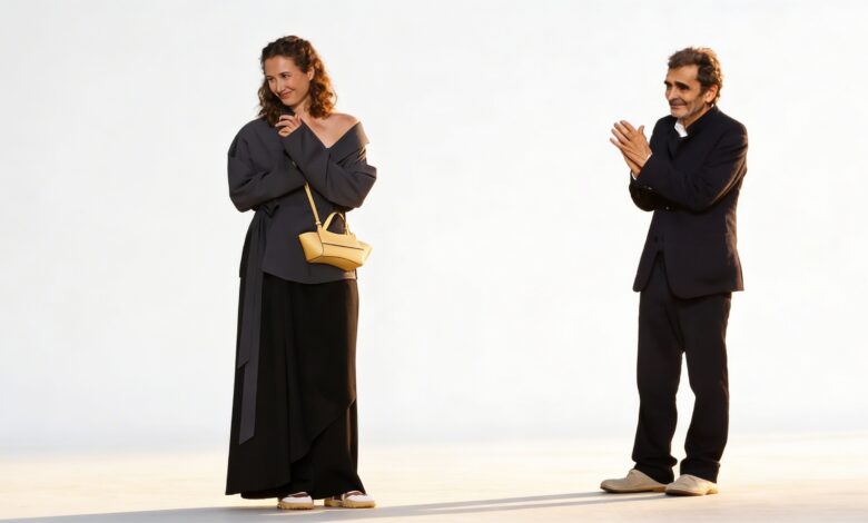 Каталонская неделя моды стартовала у моря: закрытая сцена и юбилей Adolfo Domínguez