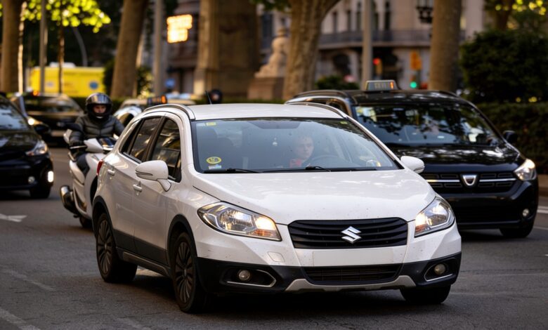 В Барселоне с 2028 года запретят движение автомобилей с жёлтой экологической наклейкой