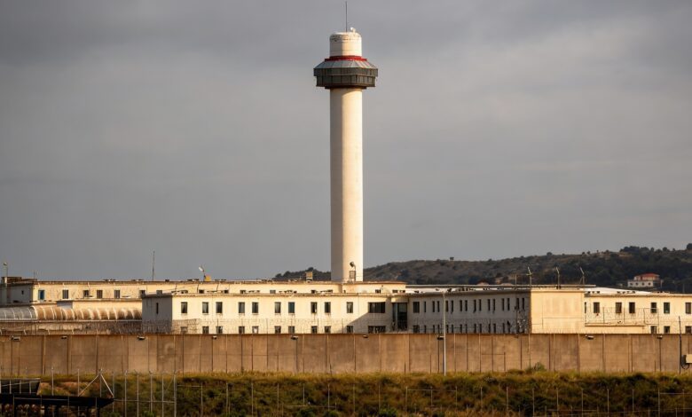 Five prison officers injured in a single day in four Spanish prisons