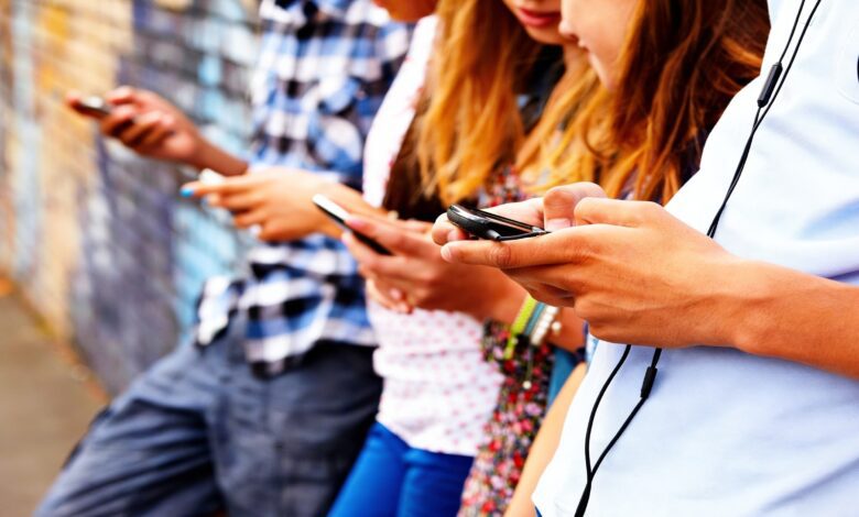 Каждый четвертый подросток Каталонии рискует попасть в интернет-зависимость