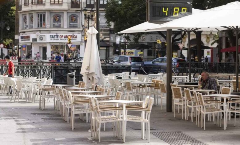 В Испании вступили в силу новые правила для летних террас в жару