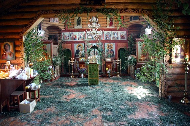 Сегодня православные христиане празднуют День Святой Троицы