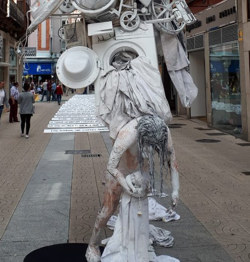 В Испании появился памятник «Матери в отпуске по уходу за ребенком»