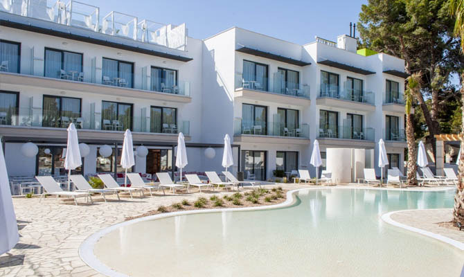 Четыре туриста в Испании отдали по два миллиона рублей за прыжки по балконам