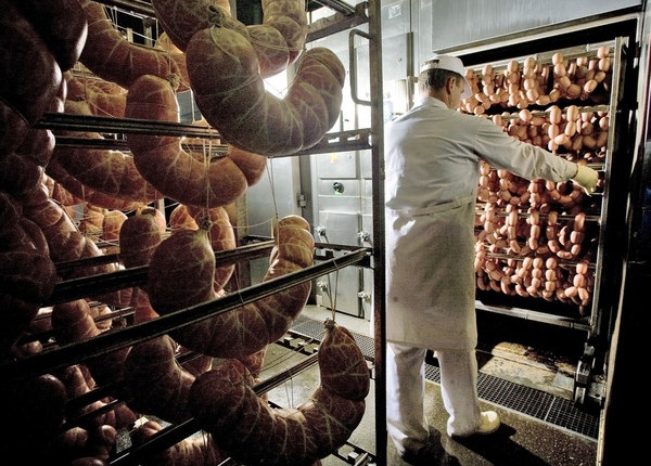 Марат Мустафин. Из испанской иммиграции в питерский колбасный цех