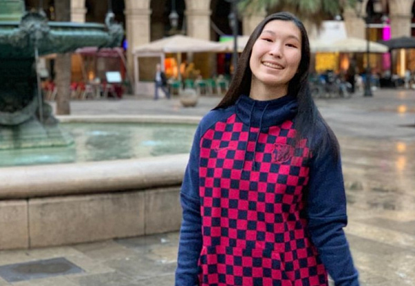 Теннисистка из Бурятии Дари Саханова живёт и учится в Барселоне