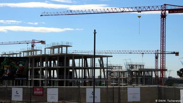 На строительных площадках в Испании возобновились работы